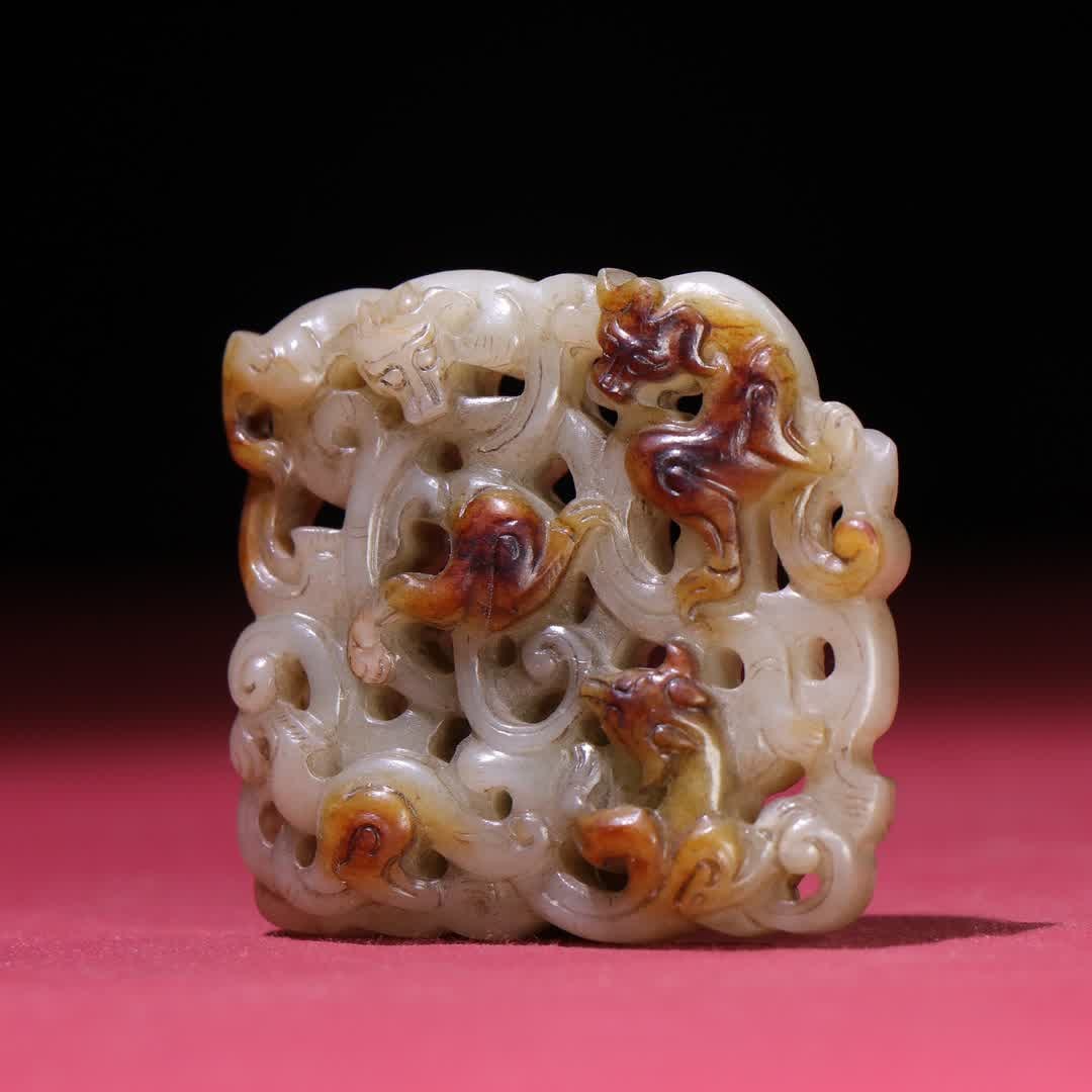A Han Dynasty dragon pendant - 5