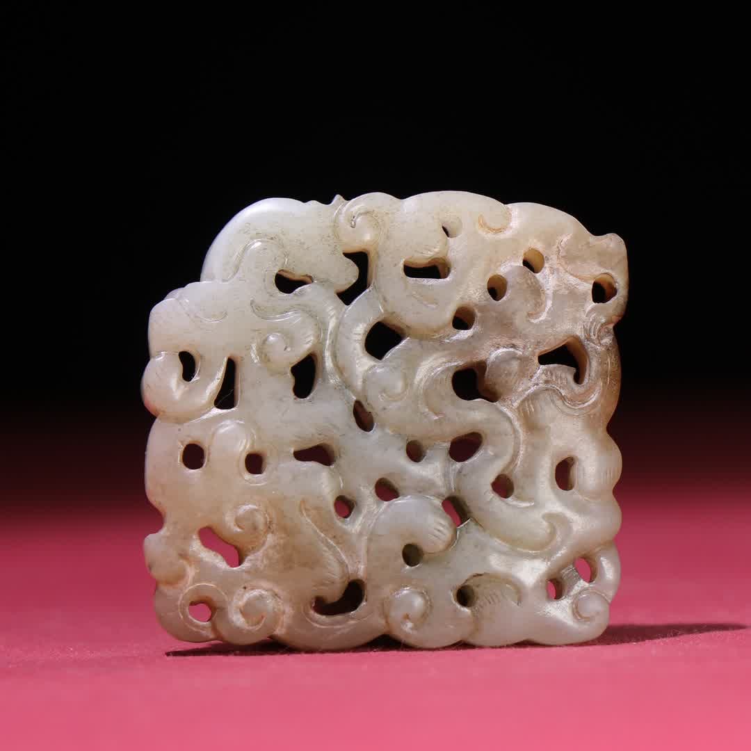 A Han Dynasty dragon pendant - 6