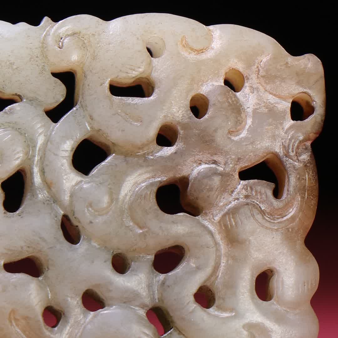 A Han Dynasty dragon pendant - 7