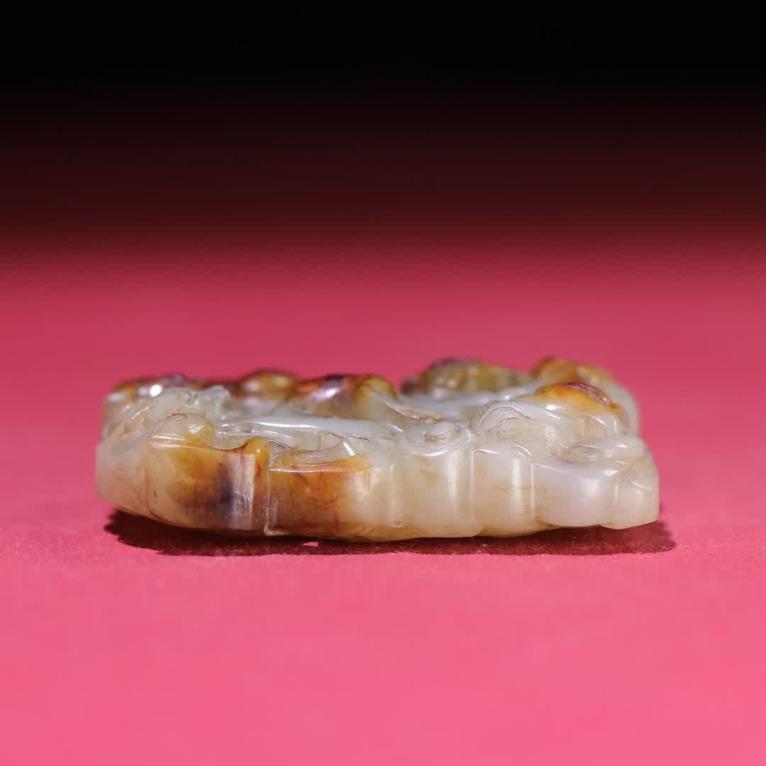 A Han Dynasty dragon pendant - 8
