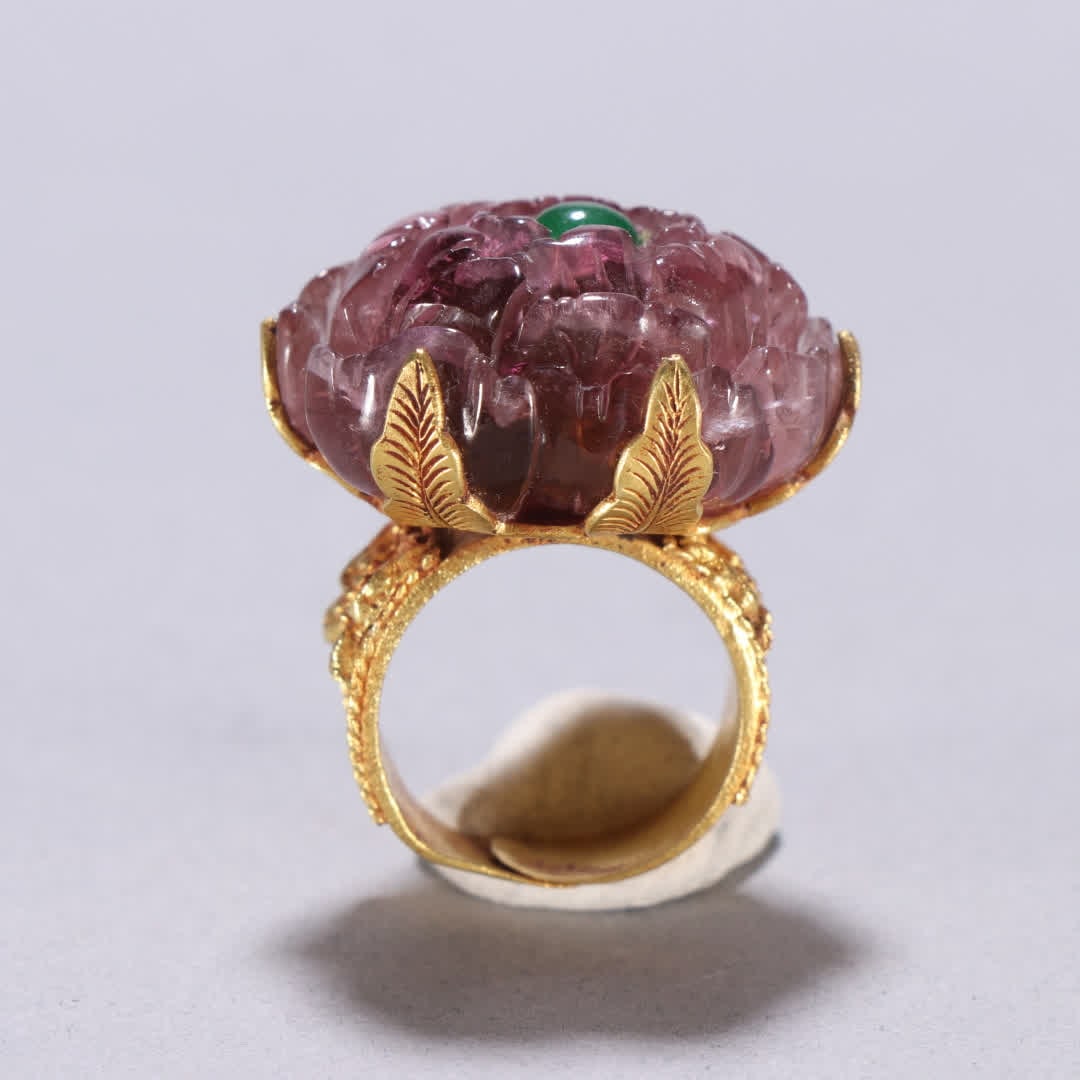 A Qing Dynasty silver-gilt tourmaline pattern ring - 2