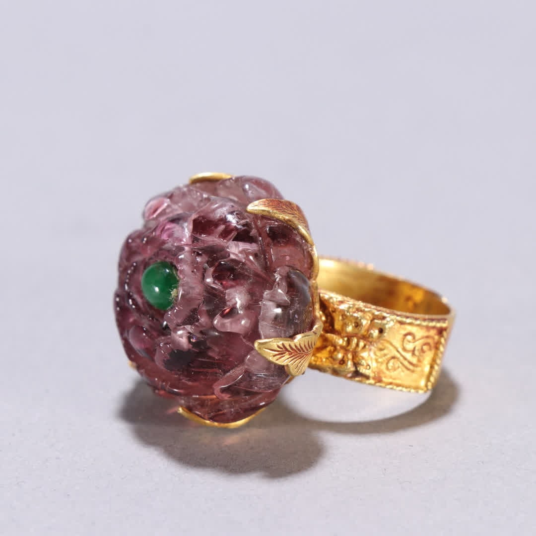 A Qing Dynasty silver-gilt tourmaline pattern ring - 4