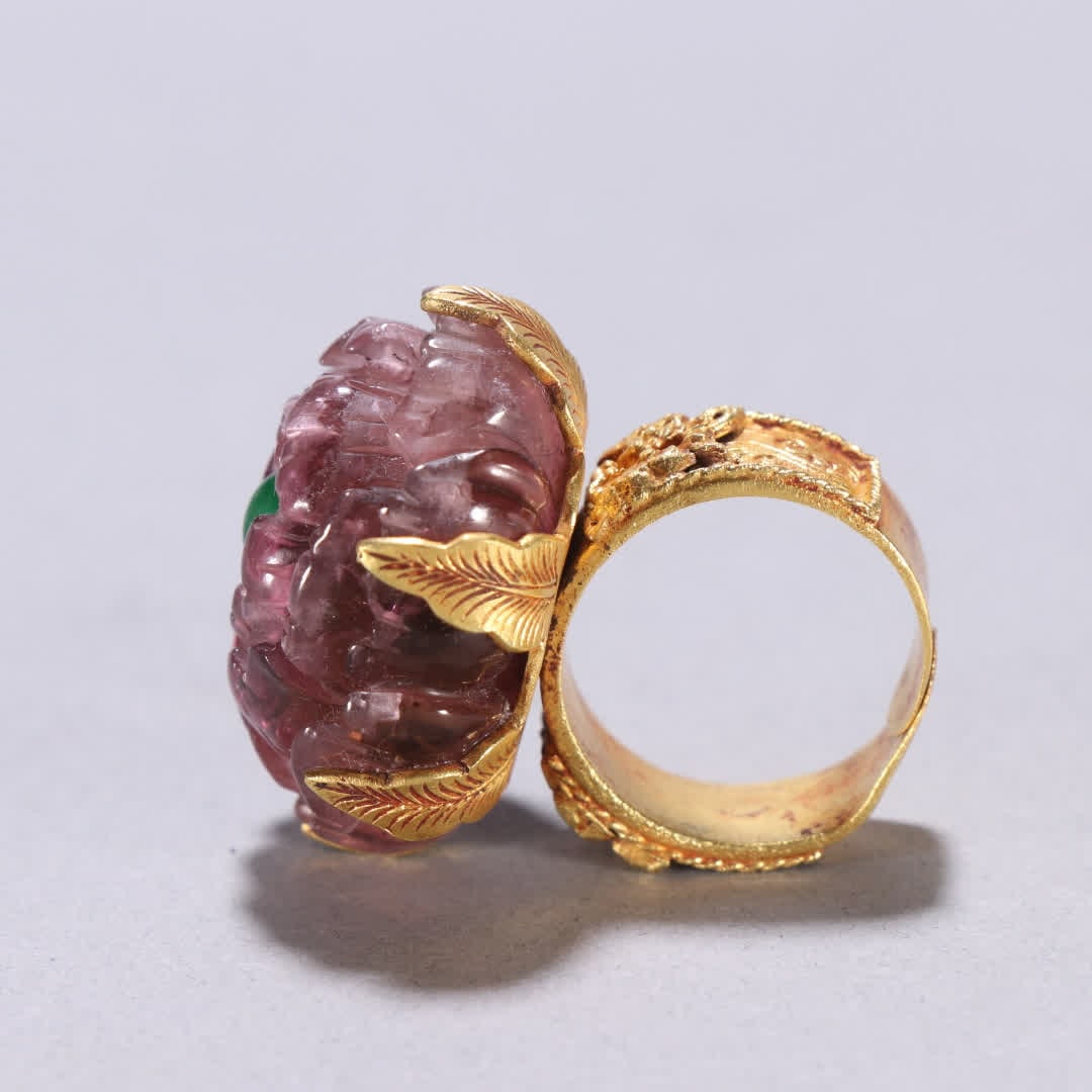 A Qing Dynasty silver-gilt tourmaline pattern ring - 8