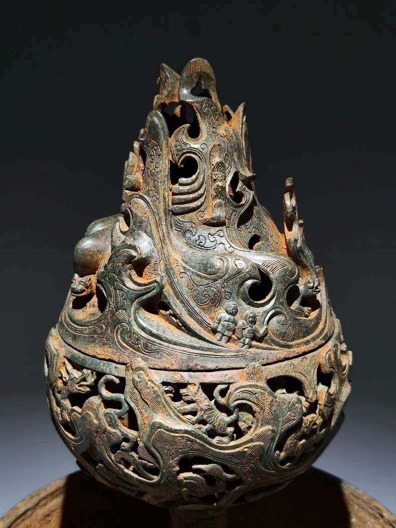 A bronze plate smoker - 2