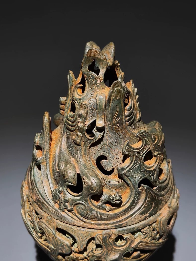 A bronze plate smoker - 3