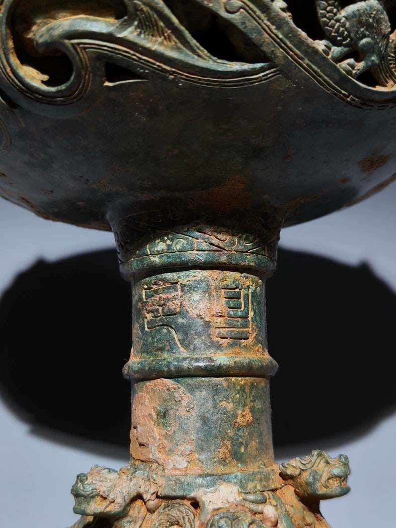 A bronze plate smoker - 4