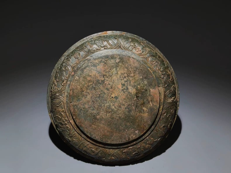 A bronze plate smoker - 7