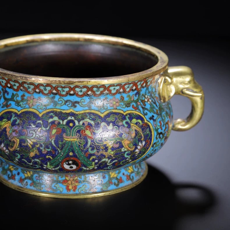A Qing Dynasty cloisonné amphora - 2