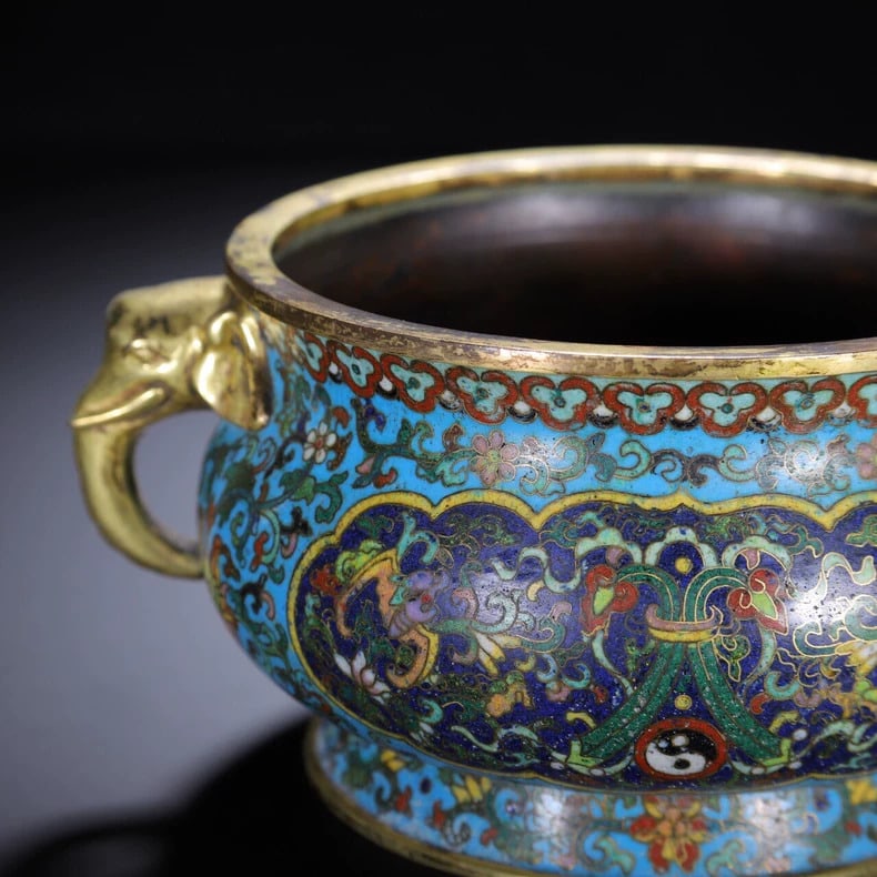 A Qing Dynasty cloisonné amphora - 3