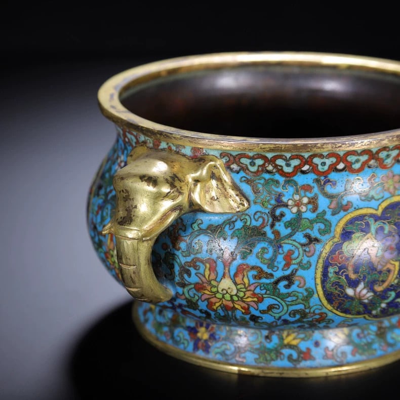A Qing Dynasty cloisonné amphora - 5