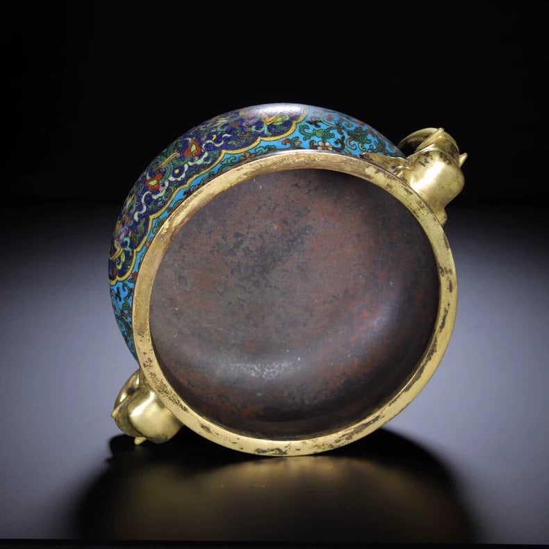 A Qing Dynasty cloisonné amphora - 8