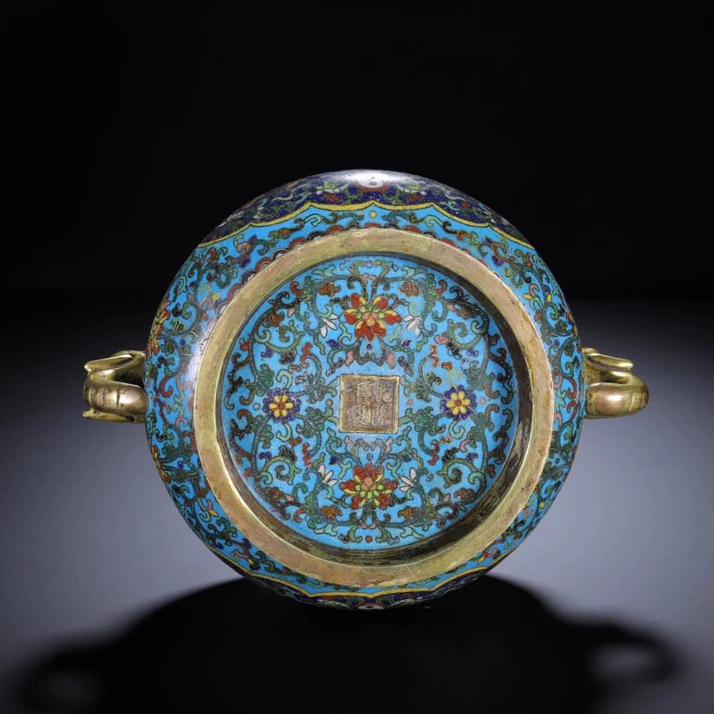 A Qing Dynasty cloisonné amphora - 9