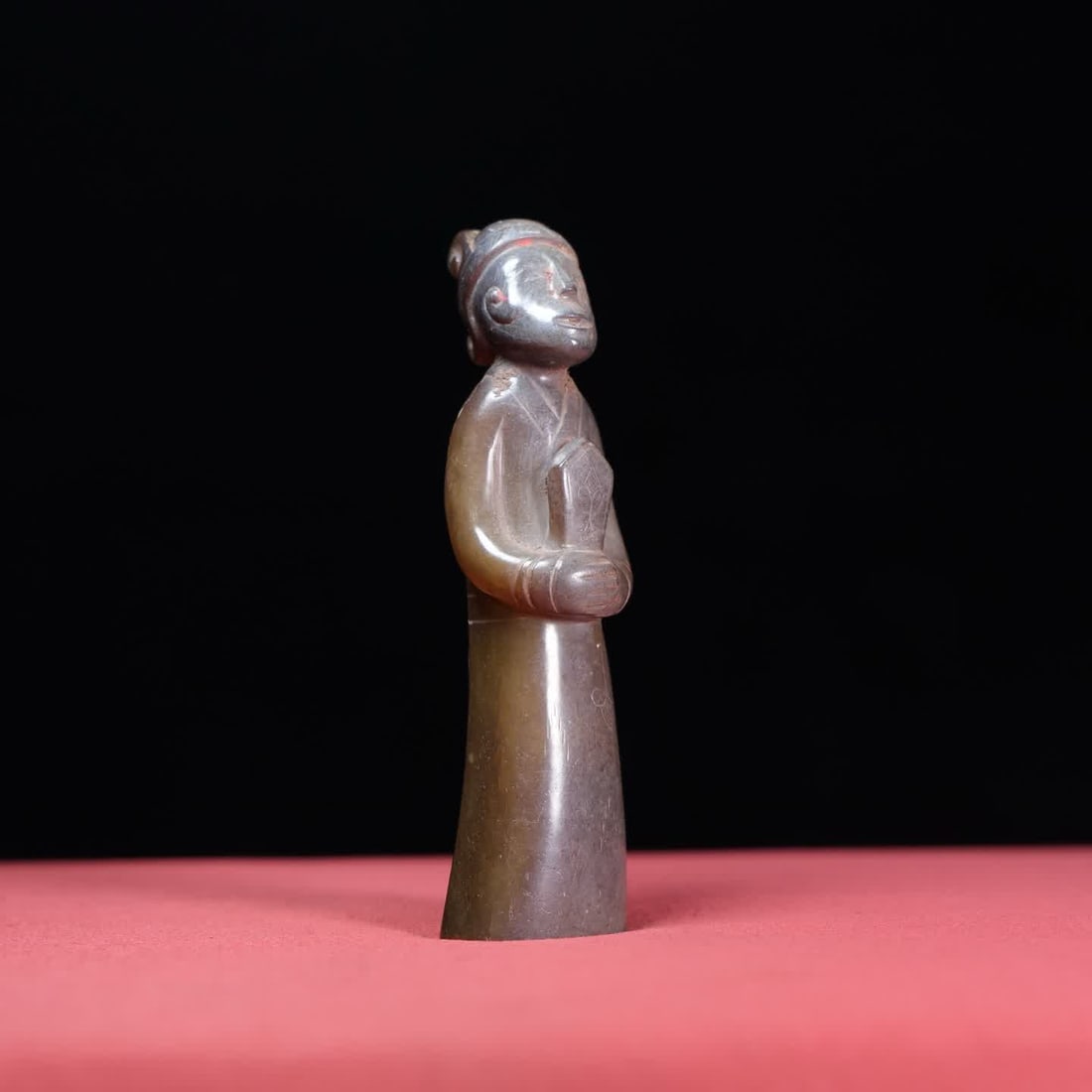 A Han Dynasty jade nobleman - 2