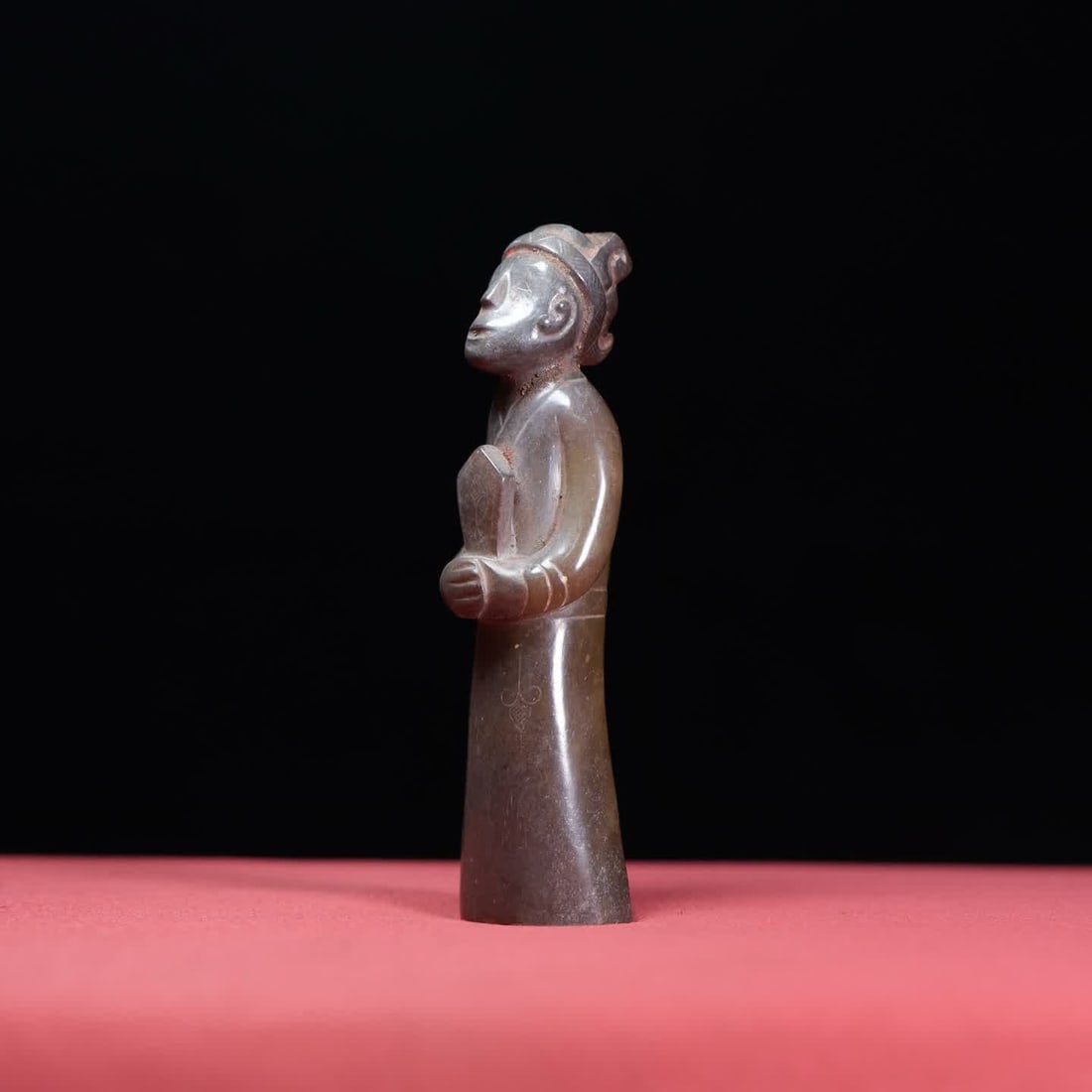 A Han Dynasty jade nobleman - 4