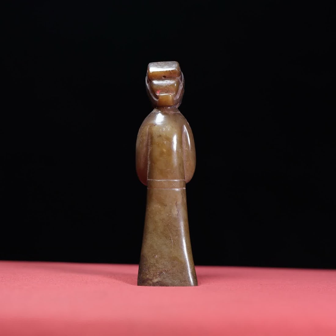 A Han Dynasty jade nobleman - 5