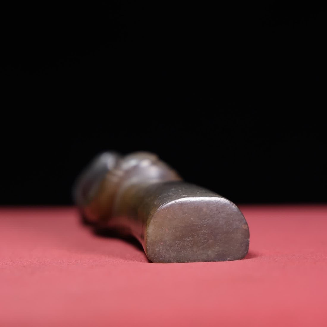 A Han Dynasty jade nobleman - 8