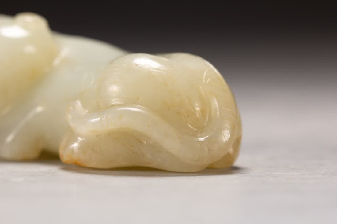 A Qing Dynasty Hetian jade beast - 4