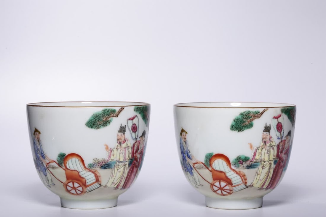 A pair of Yongzheng pastel character story picture cups: A pair of Yongzheng pastel character story picture cups SIZE: H: 7cm Diameter 8.7cm W: 213g (The Dimensions Of All Batches Are Manually Measured.If You Need More Detailed Information, Please Contact O