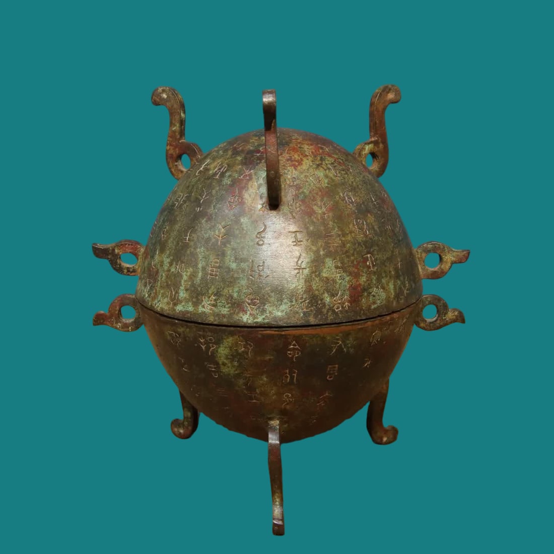 A bronze melon cauldron: Bronze melon cauldron SIZE: L:21.5cm W:16.5cm H:22.5cm W:1.9kg (The Dimensions Of All Batches Are Manually Measured.If You Need More Detailed Information, Please Contact Our Customer Service Before Bi