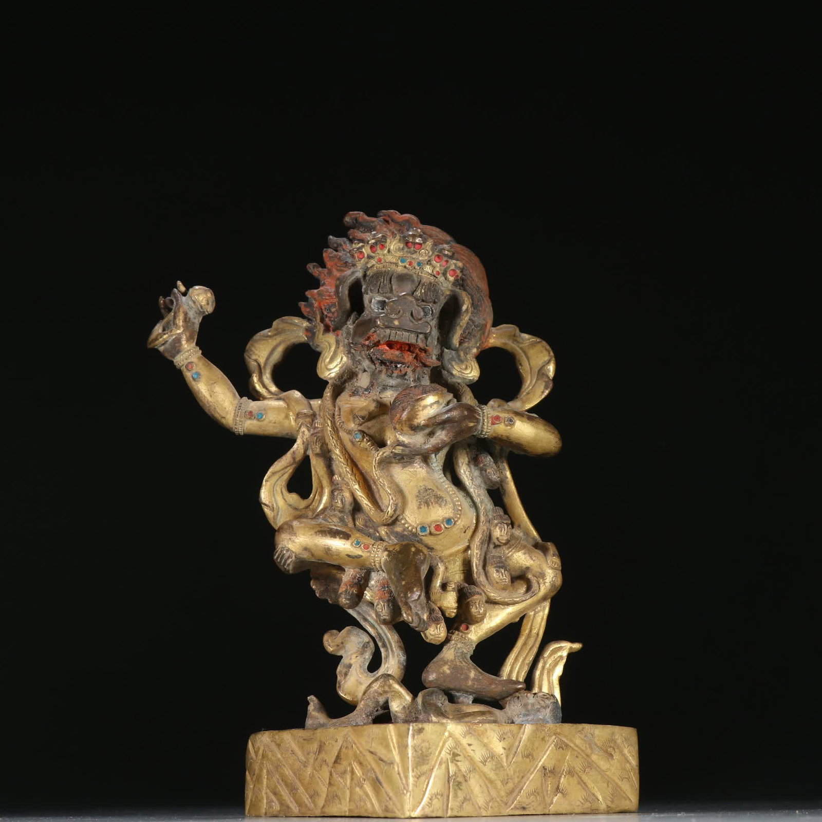 A bronze gilt statue of Morizhitian: Bronze gilt statue of Morris SIZE: H:16.2cm W:11.7cm W:1270g (The Dimensions Of All Batches Are Manually Measured.If You Need More Detailed Information, Please Contact Our Customer Service Before Bidd