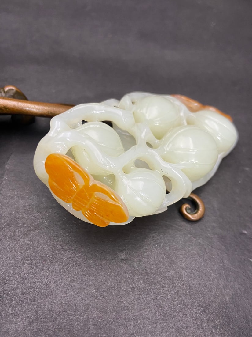 An Exquisite White Jade Melon and Fruit Pattern Hand Piece - 7