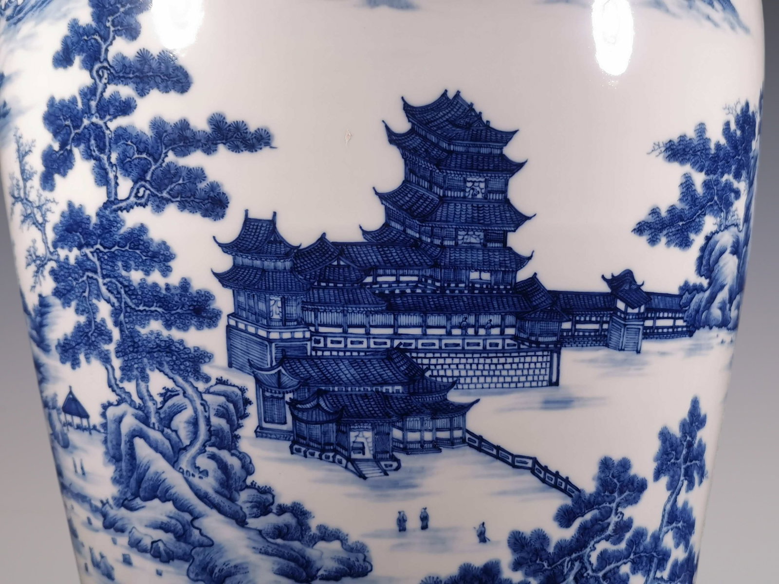 An Exquisite Blue and White Seawater Pattern Landscape Pattern Vase - 3