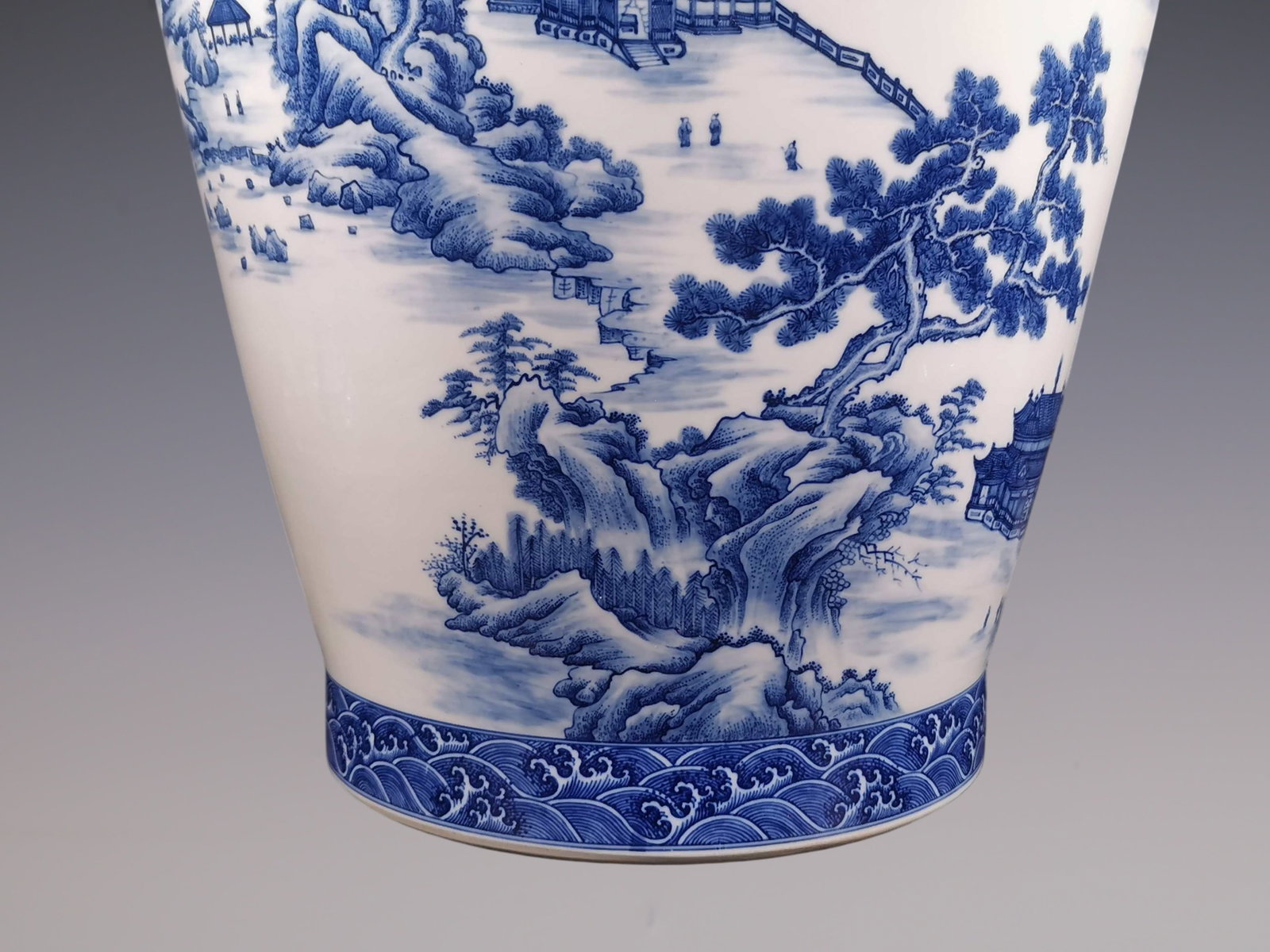 An Exquisite Blue and White Seawater Pattern Landscape Pattern Vase - 4
