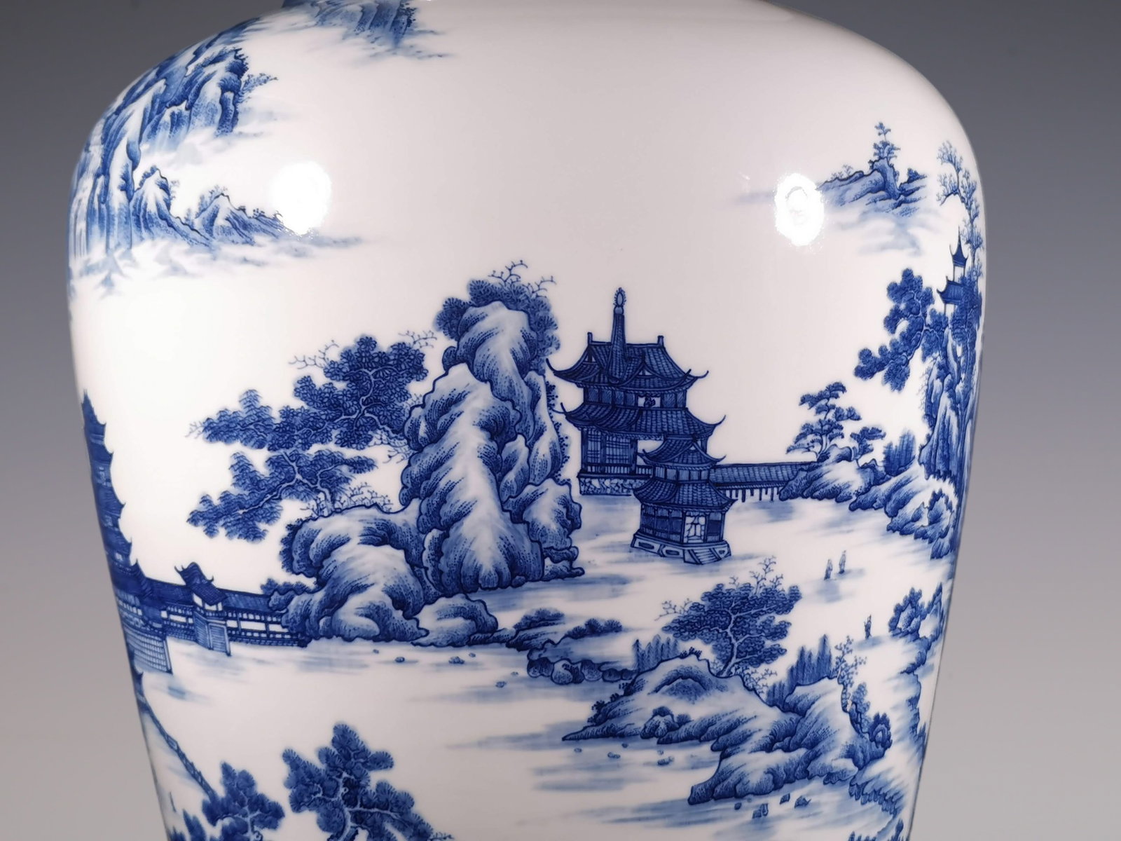 An Exquisite Blue and White Seawater Pattern Landscape Pattern Vase - 6