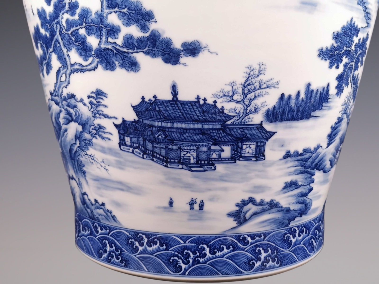 An Exquisite Blue and White Seawater Pattern Landscape Pattern Vase - 7