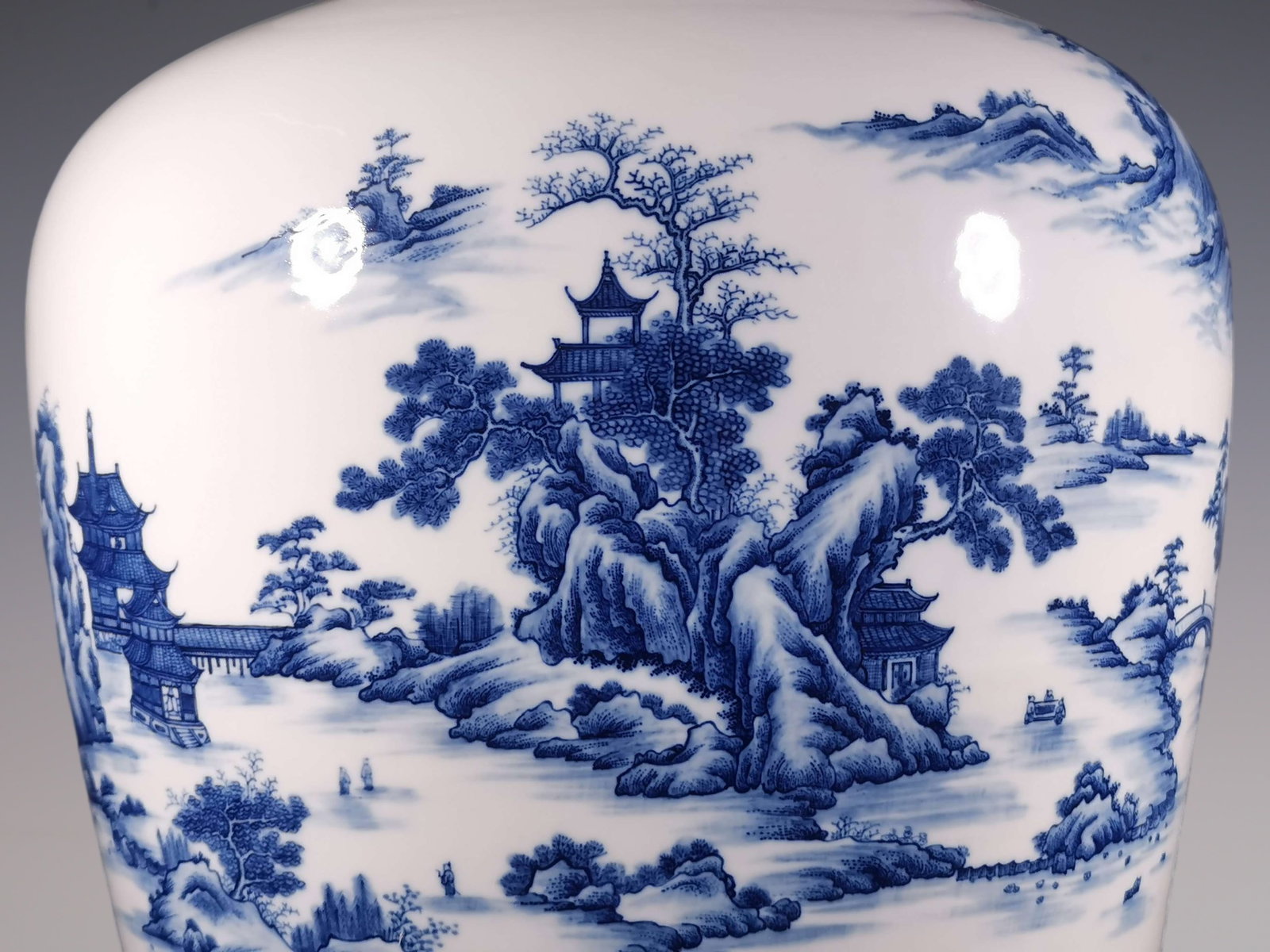 An Exquisite Blue and White Seawater Pattern Landscape Pattern Vase - 8