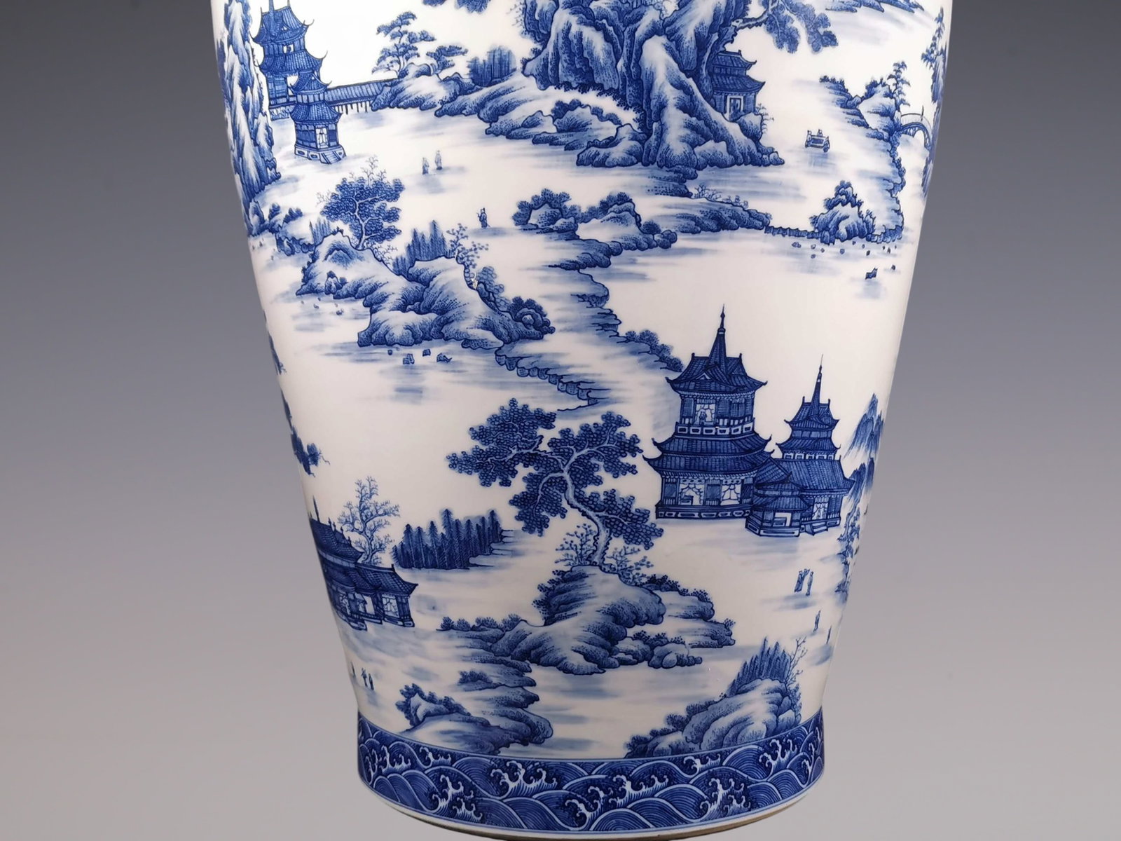 An Exquisite Blue and White Seawater Pattern Landscape Pattern Vase - 9