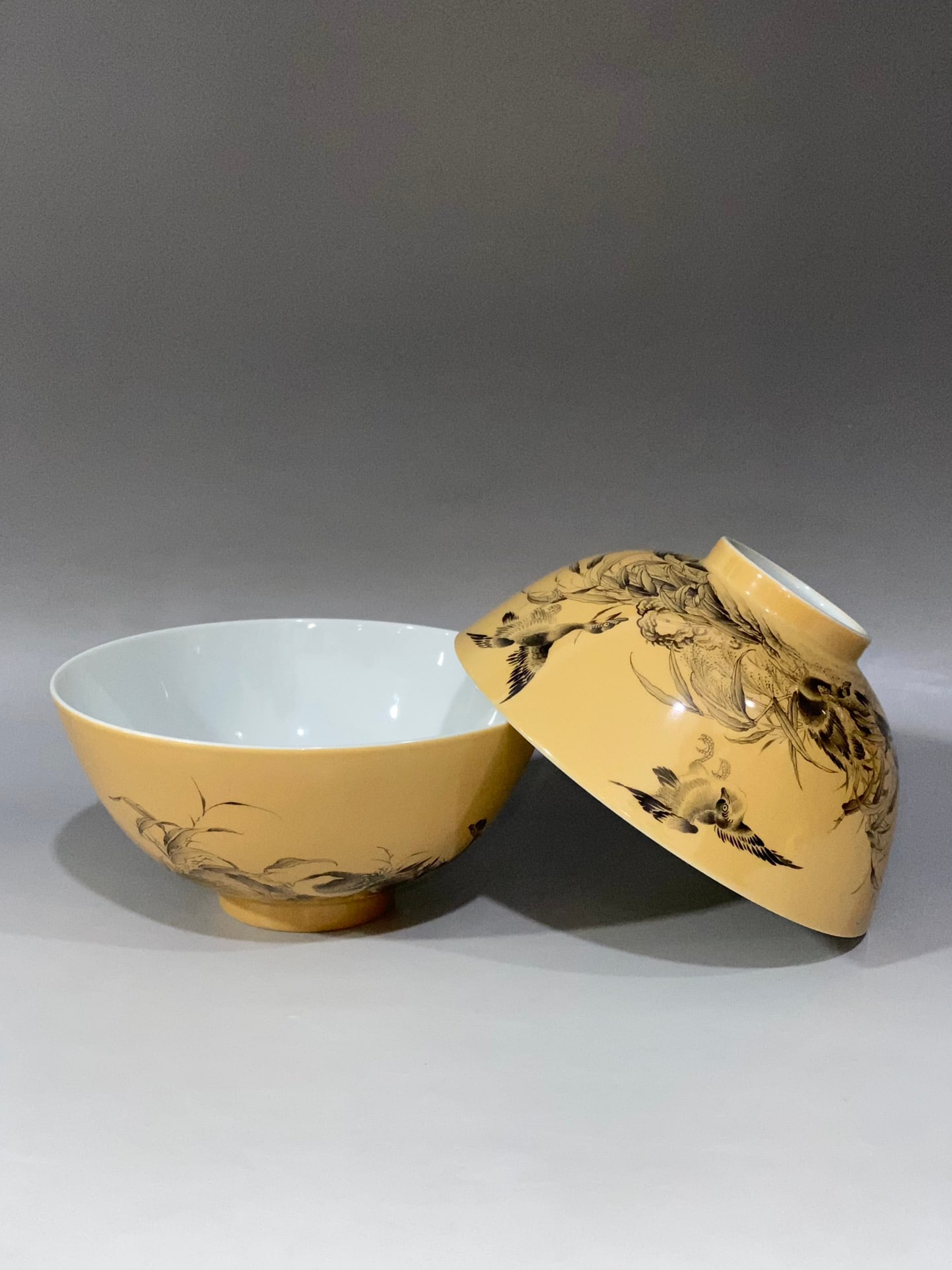 An Exquisite Ink Color Flower and Bird Pattern Bowl: An Exquisite Ink Color Flower and Bird Pattern Bowl Qing Dynasty, China Yongzheng Six-character Mark Size:7cmx14.3cm (The Dimensions Of All Batches Are Manually Measured.If You Need More Detailed