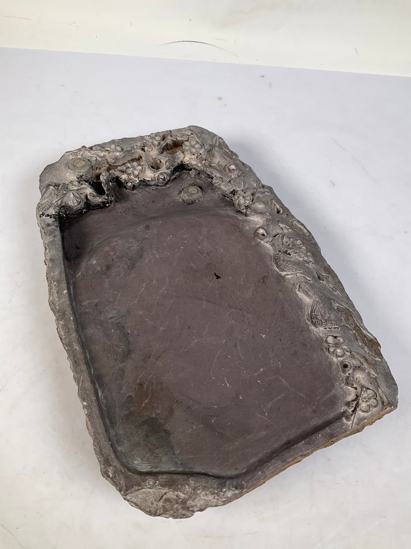 An Exquisite Flower Pattern Inkstone: An Exquisite Flower Pattern Inkstone the Republic of China Size:23cmx17cm4cm (The Dimensions Of All Batches Are Manually Measured.If You Need More Detailed Information, Please Contact Our Customer