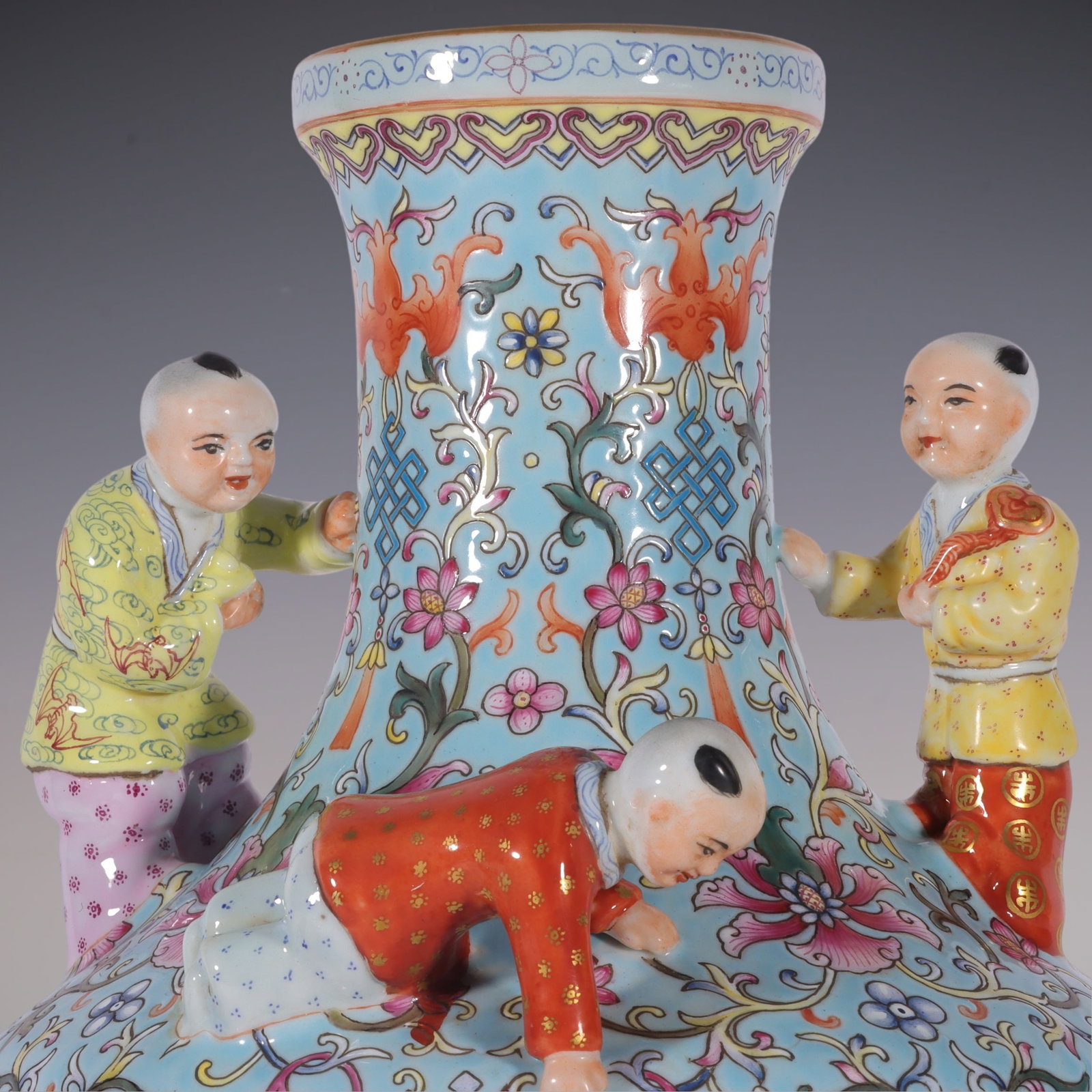 An Exquisite Enamel Green Ground Lotus Pattern Vase - 2