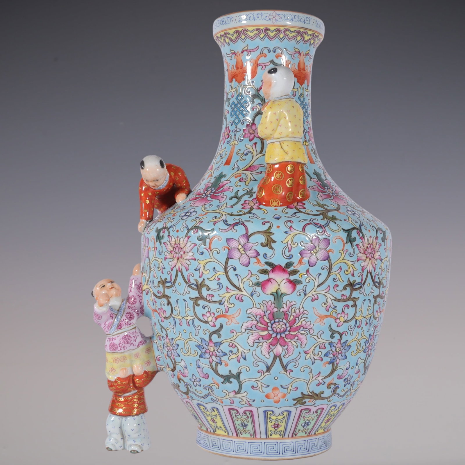 An Exquisite Enamel Green Ground Lotus Pattern Vase - 4