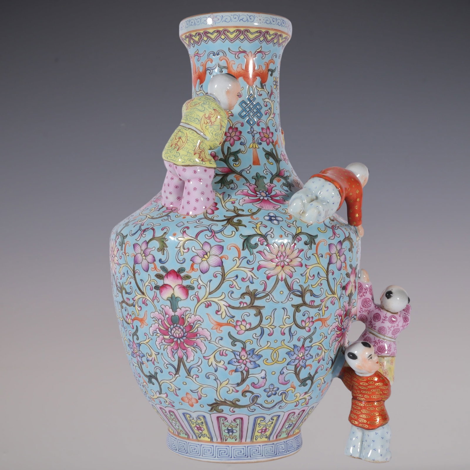 An Exquisite Enamel Green Ground Lotus Pattern Vase - 6