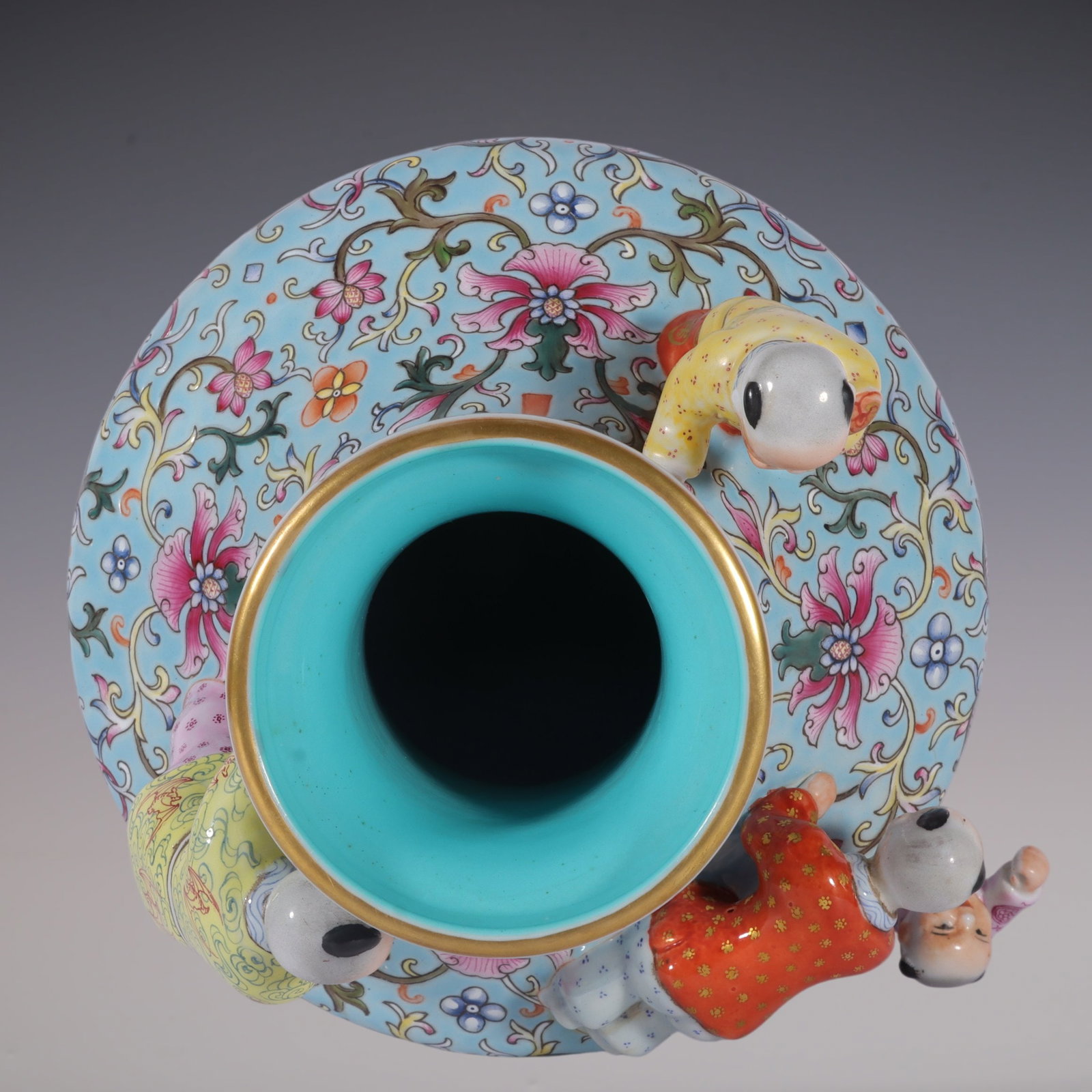 An Exquisite Enamel Green Ground Lotus Pattern Vase - 7