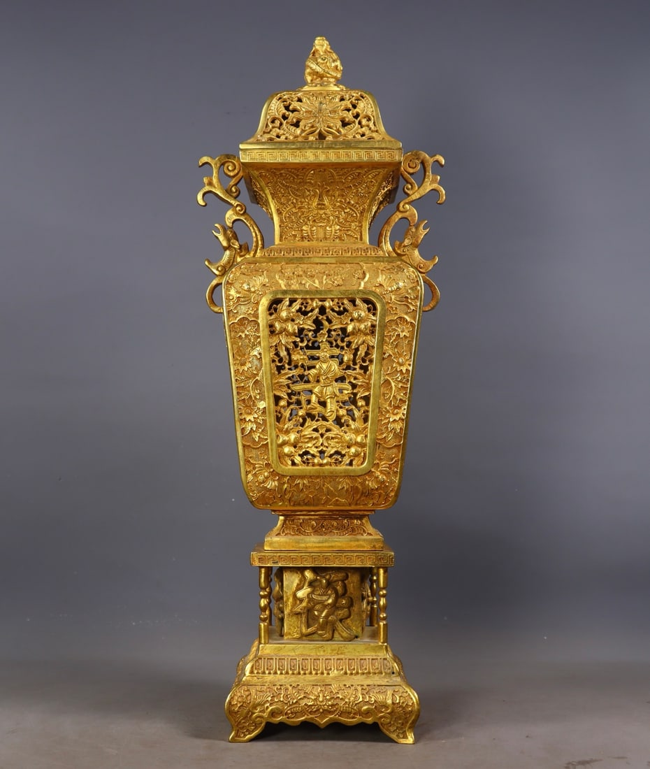 An Exquisite Gilt Bronze Bats and Peach Pattern Lotus Pattern Double-Ears Vase: An Exquisite Gilt Bronze Bats and Peach Pattern Lotus Pattern Double-Ears Vase Qing Dynasty, China Qianlong Four-character Mark Size:47cmx16.5cmx12.5cm Weight:3822g (The Dimensions Of All Batches Are