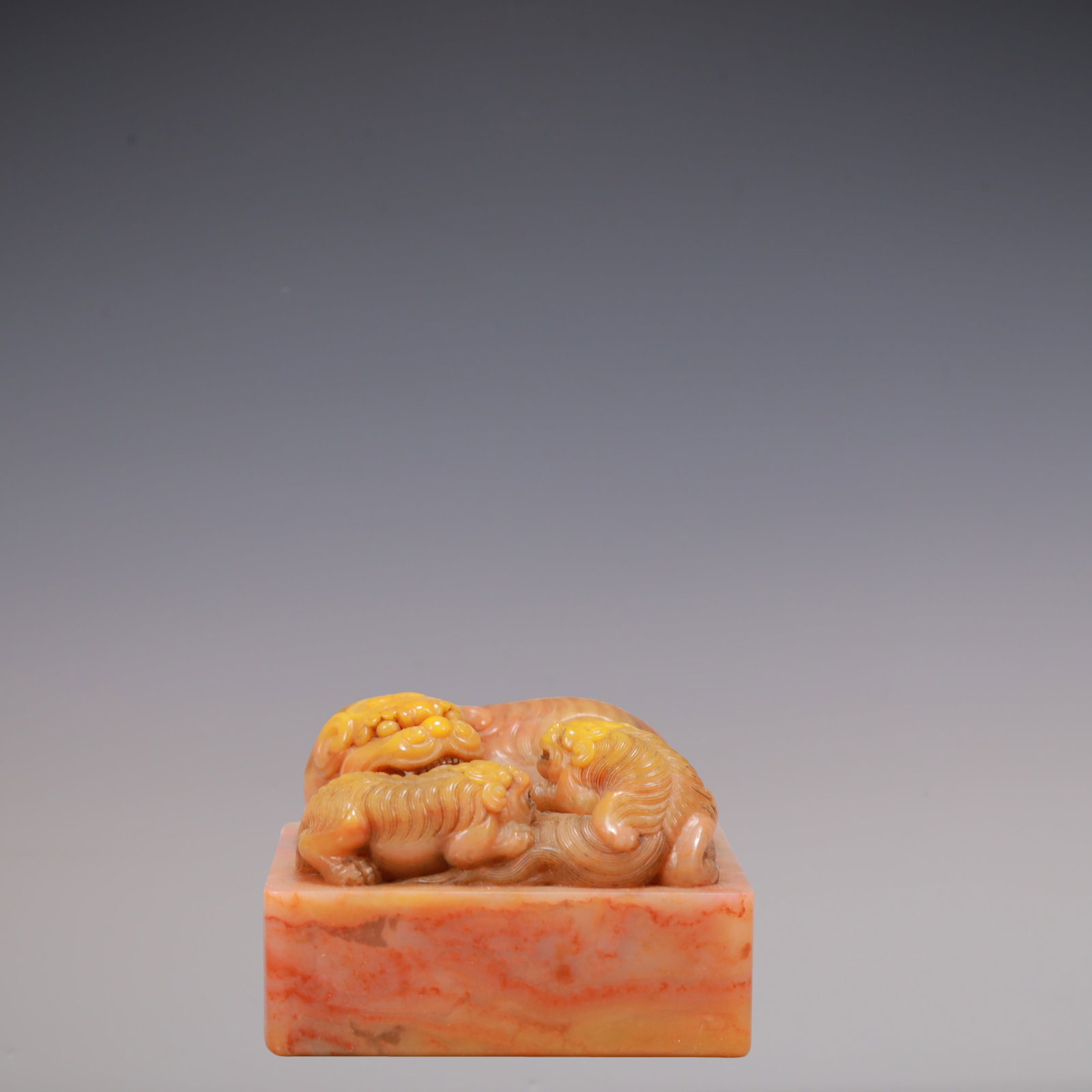 A Exquisite Shoushan Stone Auspicious Beast Seal: A Exquisite Shoushan Stone Auspicious Beast Seal Qing Dynasty, China Qianlong Four-character Mark Size:5.6cmx5.6cmx4.1cm Weight:250g (The Dimensions Of All Batches Are Manually Measured.If You Need