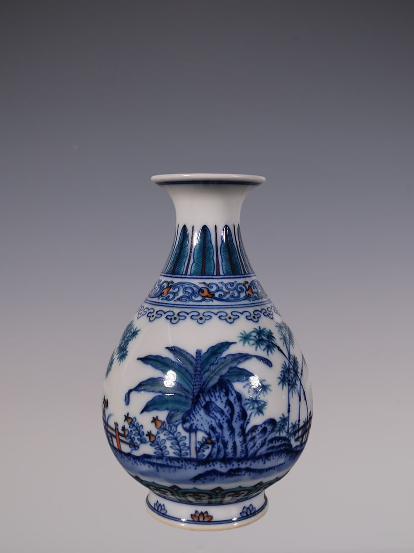 An Exquisite Doucai Banana Leaf Pattern Vase: An Exquisite Doucai Banana Leaf Pattern Vase Qing Dynasty, China Qianlong Six-character Mark Size:16.2cmx11cm (The Dimensions Of All Batches Are Manually Measured.If You Need More Detailed