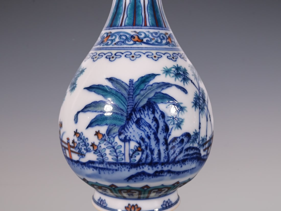 An Exquisite Doucai Banana Leaf Pattern Vase - 3