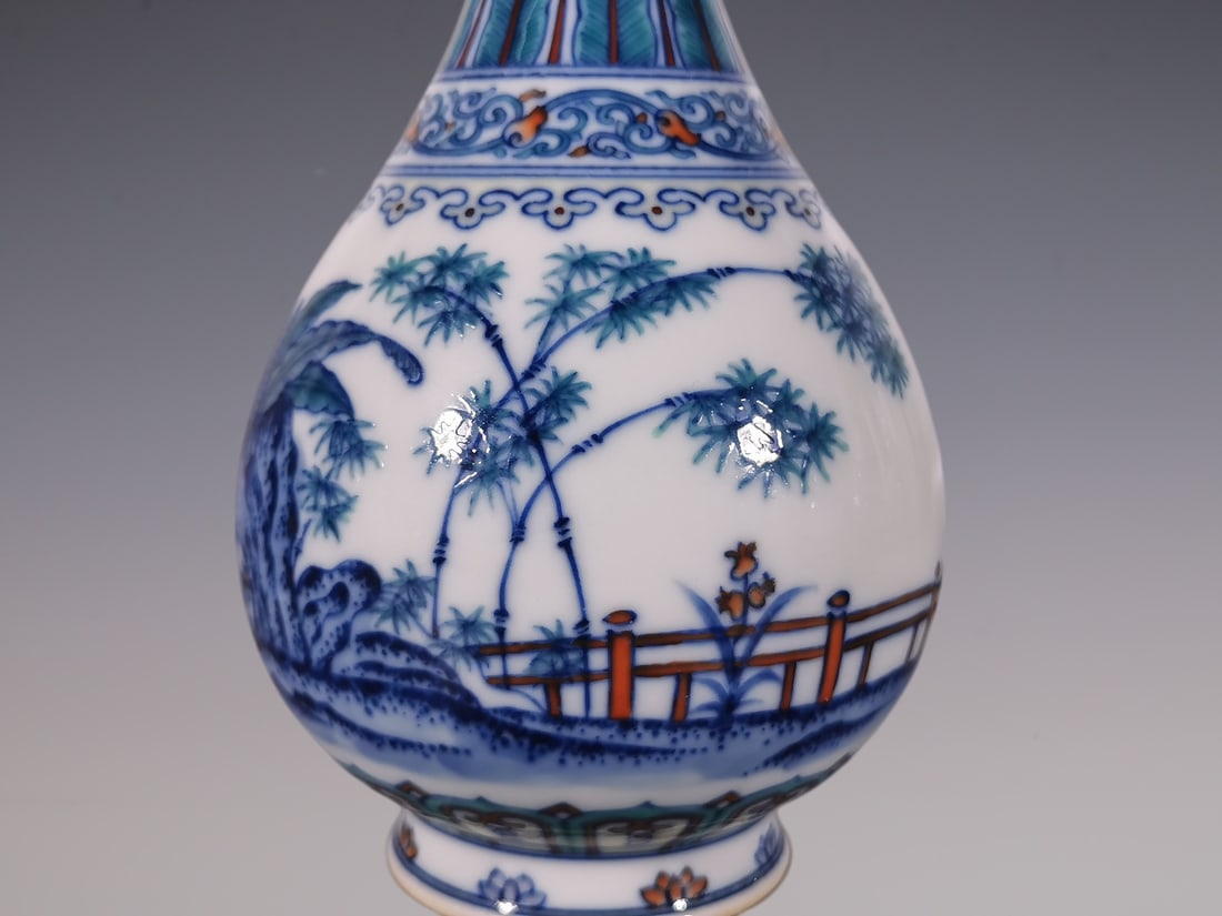 An Exquisite Doucai Banana Leaf Pattern Vase - 4