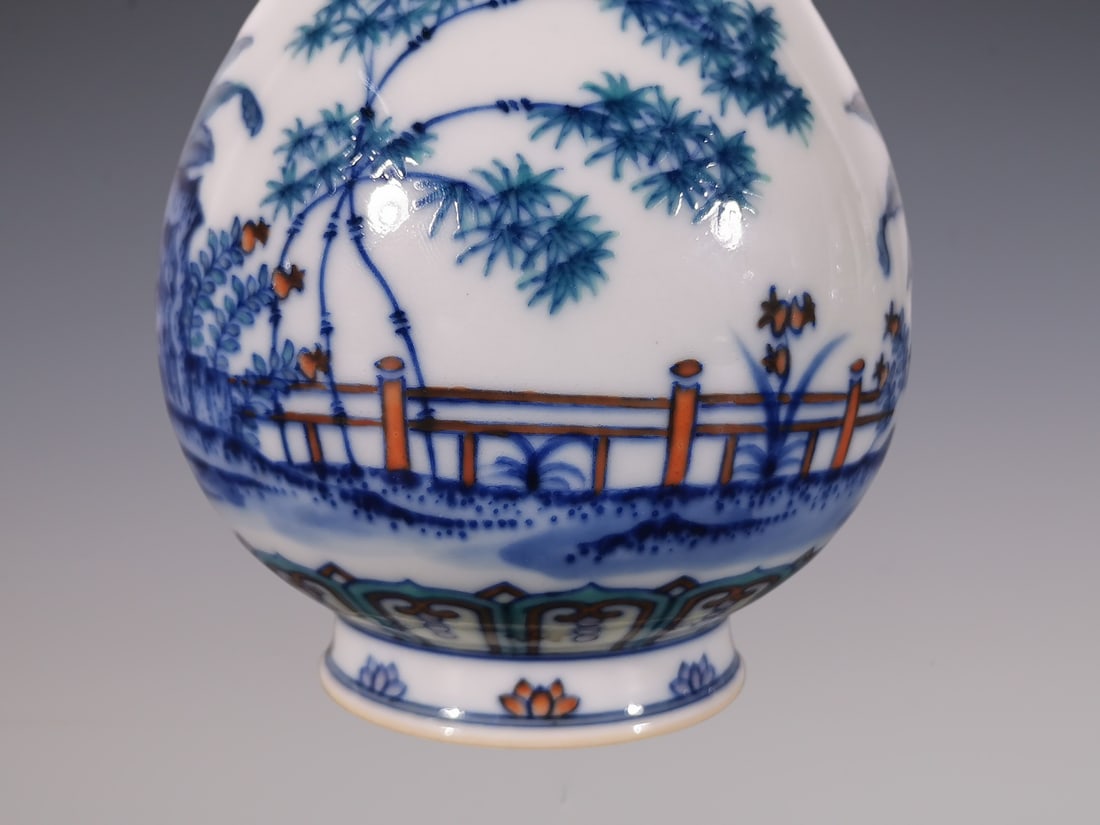An Exquisite Doucai Banana Leaf Pattern Vase - 7