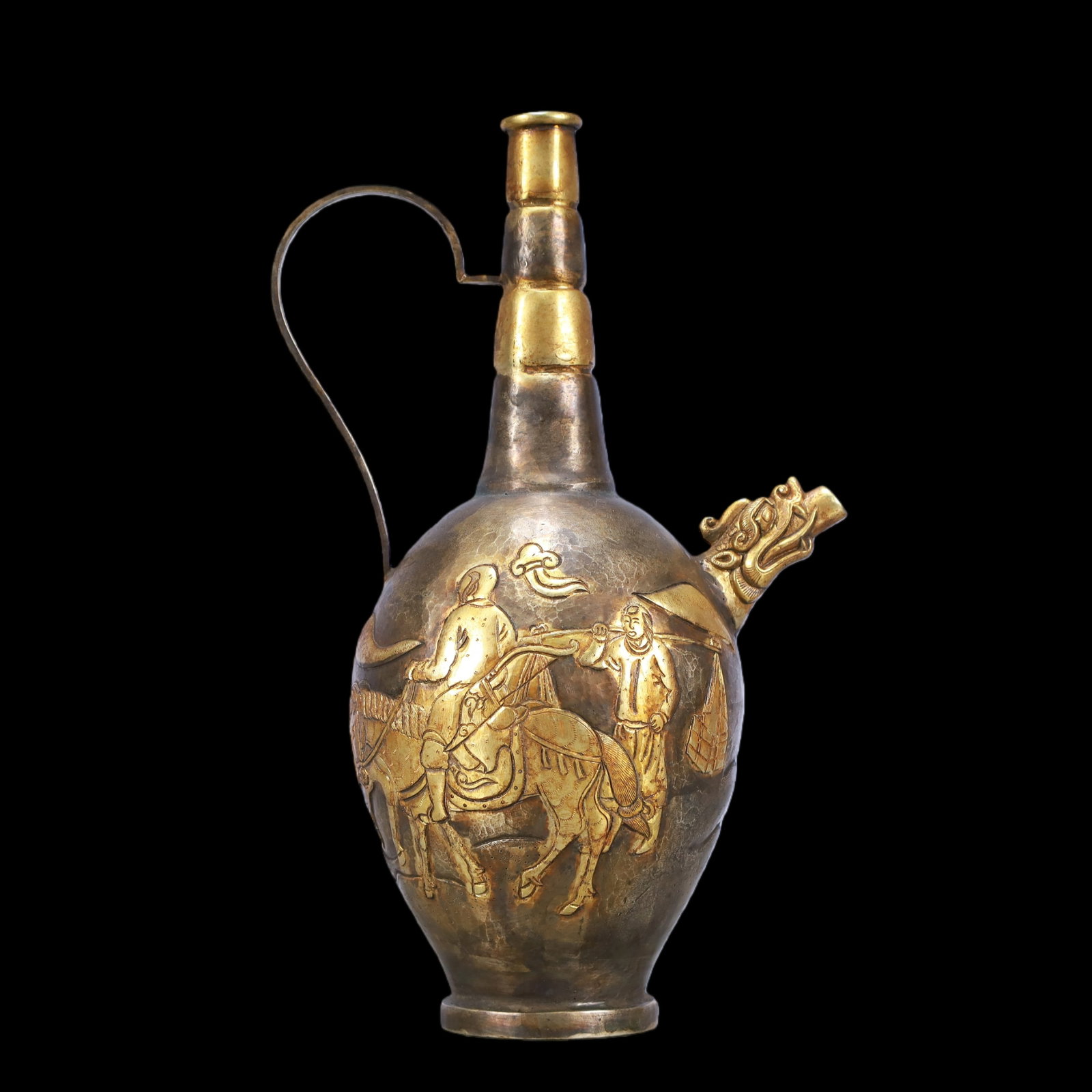 A Exquisite Gilt Silver Character and Story Pattern Ewer: A Exquisite Gilt Silver Character and Story Pattern Ewer Tang Dynasty, China Size:15.5cmx10cmx23.5cm Weight:450g (The Dimensions Of All Batches Are Manually Measured.If You Need More Detailed Informat