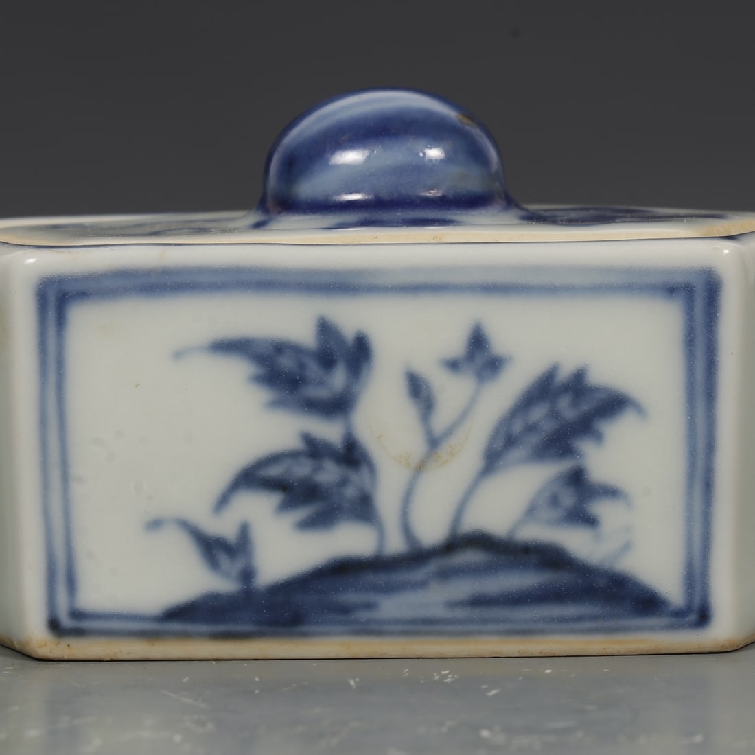 An Exquisite Blue and White Flower Pattern Ornament - 3