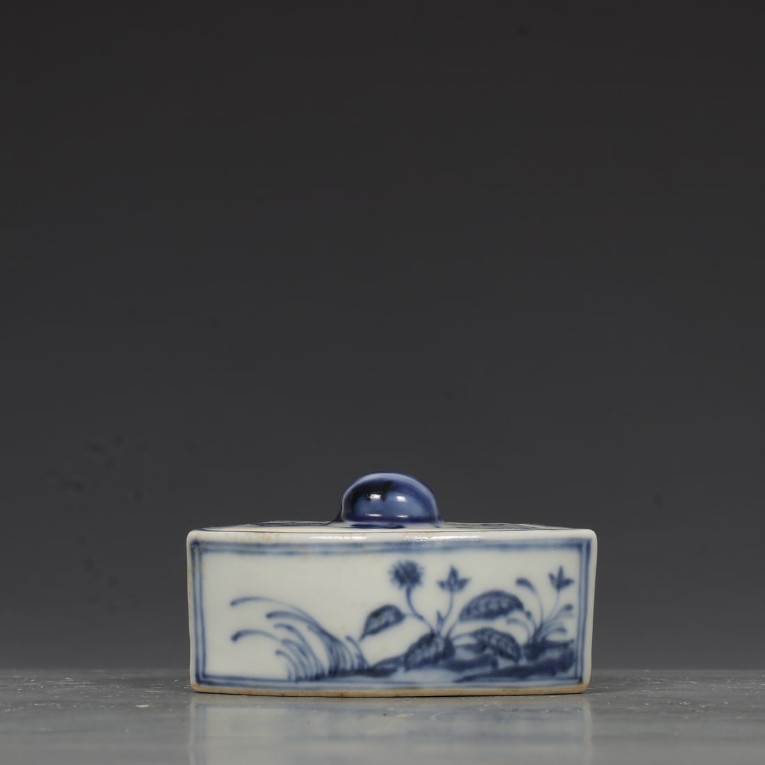 An Exquisite Blue and White Flower Pattern Ornament - 5