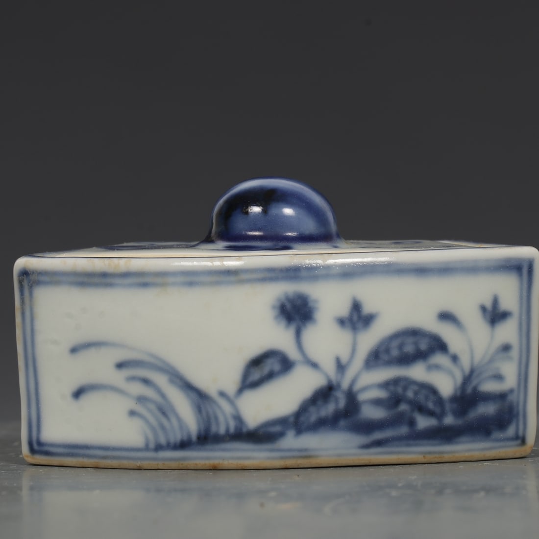 An Exquisite Blue and White Flower Pattern Ornament - 6