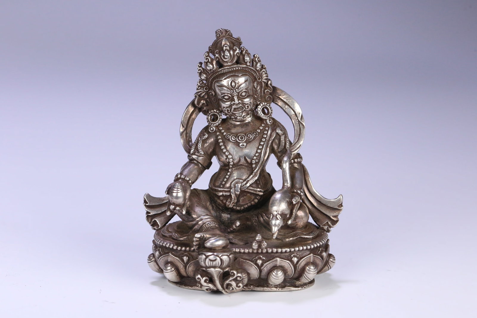 An Exquisite Silver Statue of Mammon Cover with Gold: An Exquisite Silver Statue of Mammon Cover with Gold Qing Dynasty, China Size:10.3cmx8.5cmx5.8cm Weight:426.5g (The Dimensions Of All Batches Are Manually Measured.If You Need More Detailed