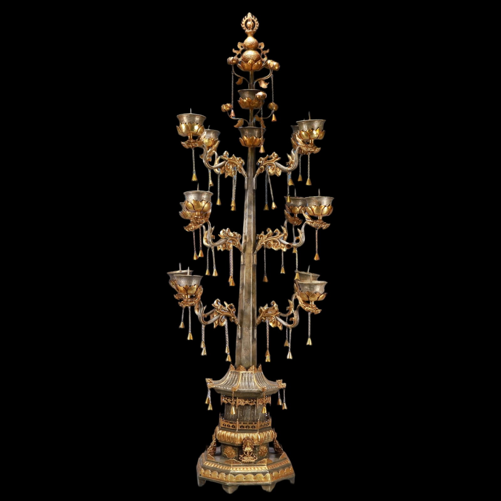 A Exquisite Gilt Silver -With Inscription Candlestick: A Exquisite Gilt Silver -With Inscription Candlestick Qing Dynasty, China Size:50cmx124cm Weight:16250g (The Dimensions Of All Batches Are Manually Measured.If You Need More Detailed Information,