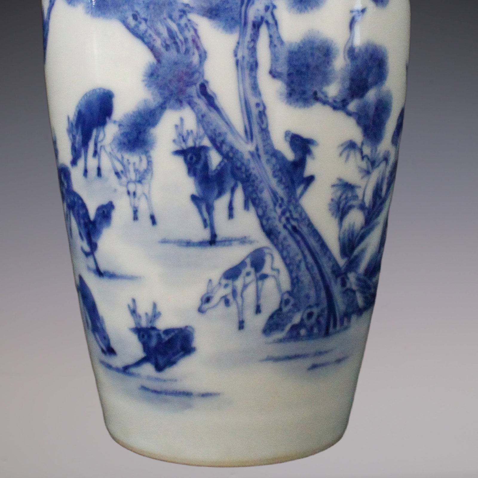 An Exquisite Blue and White Animal Pattern Vase - 5